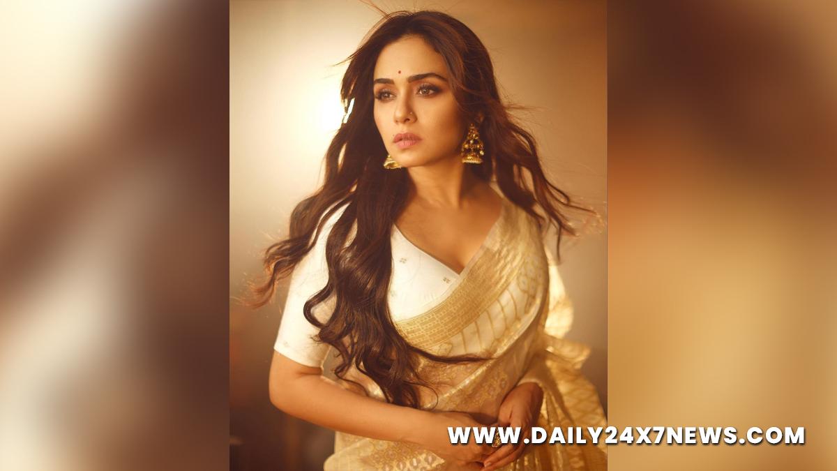 Music, Entertainment, Mumbai, Singer, Song, Mumbai News, Amruta Khanvilkar