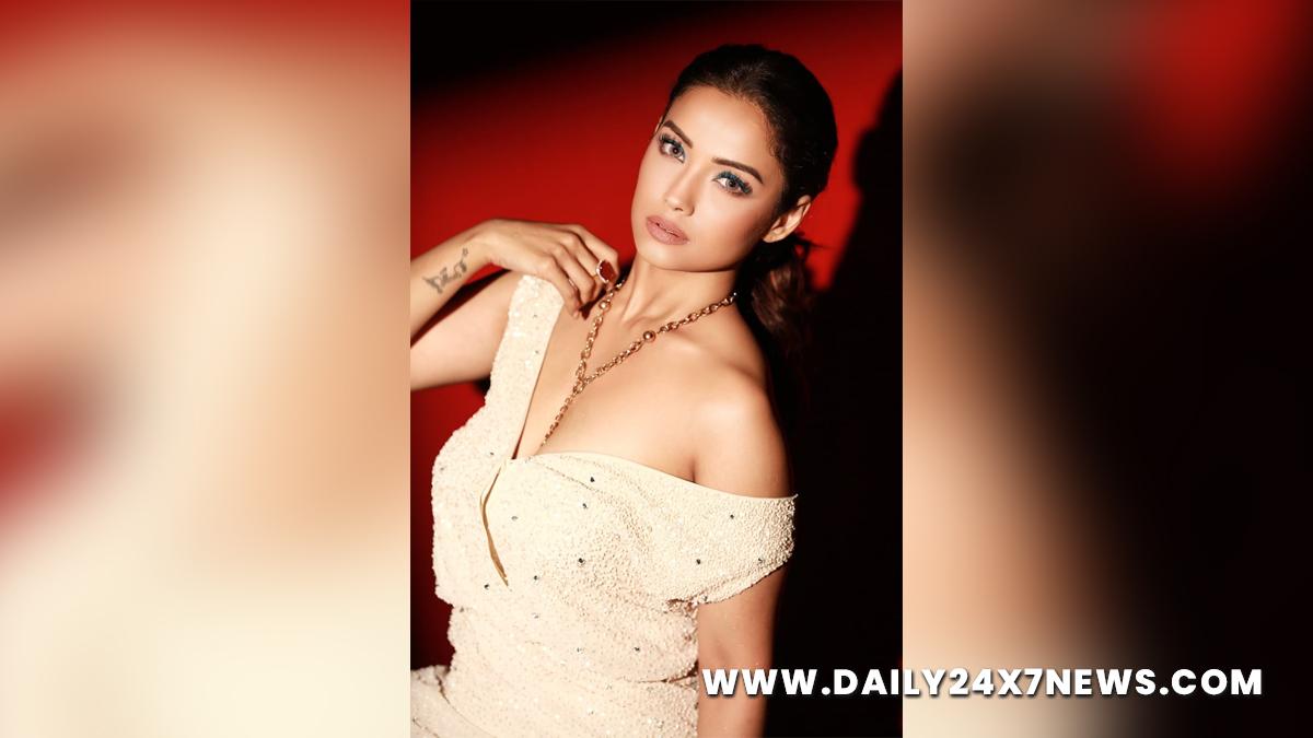 Music, Entertainment, Mumbai, Singer, Song, Mumbai News, Adaa Khan, Tera Hoya Deewana, Music Video