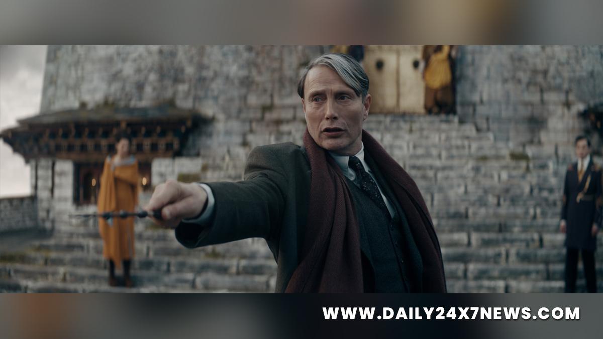 Hollywood, Review, David Yates, Eddie Redmayne, Jude Law, Ezra Miller, Dan Fogler, Alison Sudol, William Nadylam, Callum Turner, Jessica Williams, Victoria Yeates, Poppy Corby-Tuech, Fiona Glascott, Katherine Waterston, Maria Fernanda Candido, Richard Coyle, Oliver Masucci, Valerie Pachner, Aleksandr Kuznetsov, Mad Mikkelsen