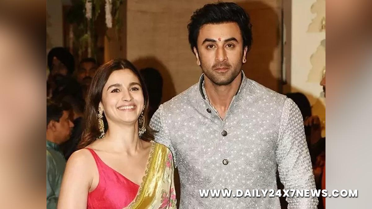 Bollywood, Entertainment, Mumbai, Actor, Actress, Cinema, Hindi Films, Movie, Mumbai News, Ranbir Kapoor, Alia Bhatt, Neetu Kapoor, RanbirAlia Wedding, Karisma Kapoor, Kareena Kapoor, Riddhima Kapoor Sahni, Dilbaro