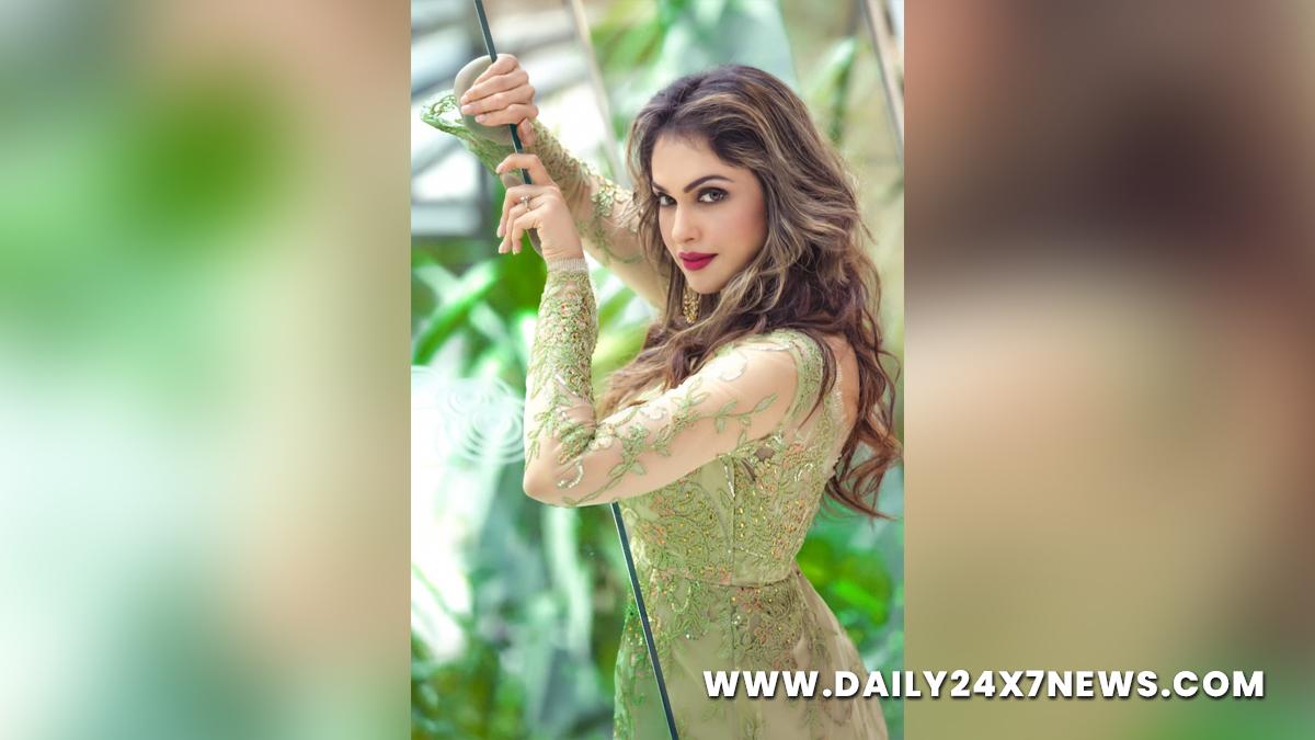 Tollywood, Entertainment, Actor, Actress, Cinema, Movie, Telugu Films, Isha Koppikar, Dahanam
