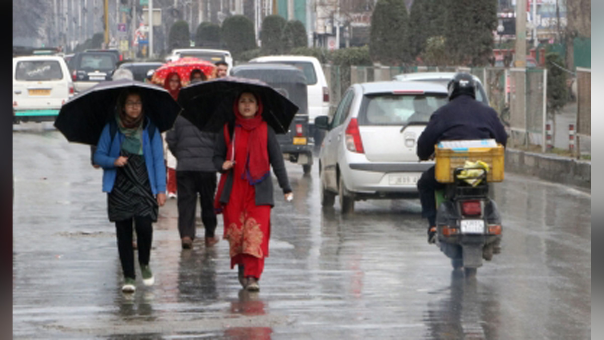 Srinagar : Weather remained partly cloudy in J&K during the last 24 hours as the Meteorological (MeT) department forecast on Friday rain, thunderstorms at many places during the next 24 hours. A MeT department statement said, "Today, Rain/Thunderstorm is expected at many places of Kashmir and at scattered places of Jammu especially hilly areas. "Same weather is likely to prevail for the next few days. Intermittent rain/thunderstorms likely at many places of J&K during 21-24th. "Temporary respite from hot weather, especially in plains of Jammu, during the above period." Srinagar had 13.2, Pahalgam 8 and Gulmarg 6.4 degrees Celsius as the minimum temperature. Drass in Ladakh region had 5.1, Leh 5.6 and Kargil 7.6 as the night's lowest temperature. Jammu had 28.6, Katra 25.2, Batote 15.4, Banihal 11.6 and Bhaderwah 12.7 as the minimum temperature.