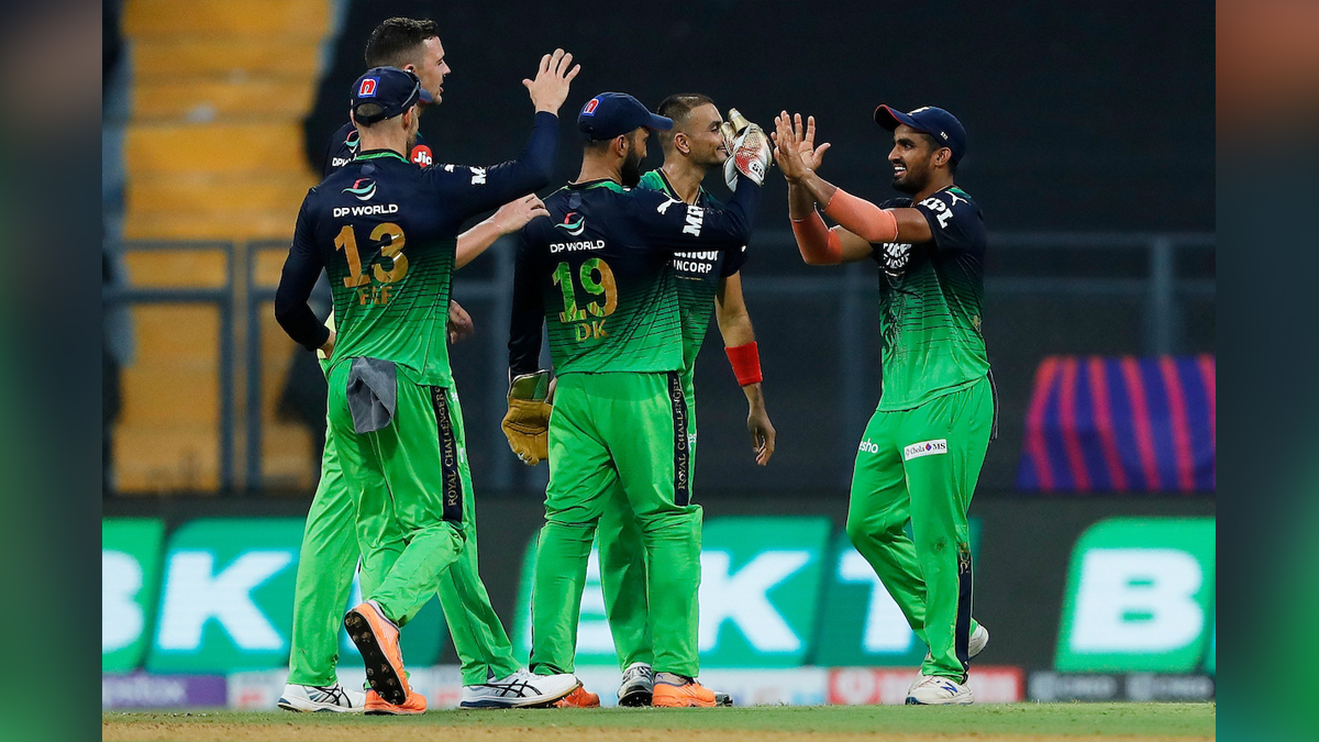 Sports News, Cricket, Cricketer, Player, Bowler, Batsman, Indian Premier League, IPL, IPL 2022, #IPL2022, Royal Challengers Bangalore , Wanindu Hasaranga, Faf du Plessis, Dinesh Karthik, Sunrisers Hyderabad
