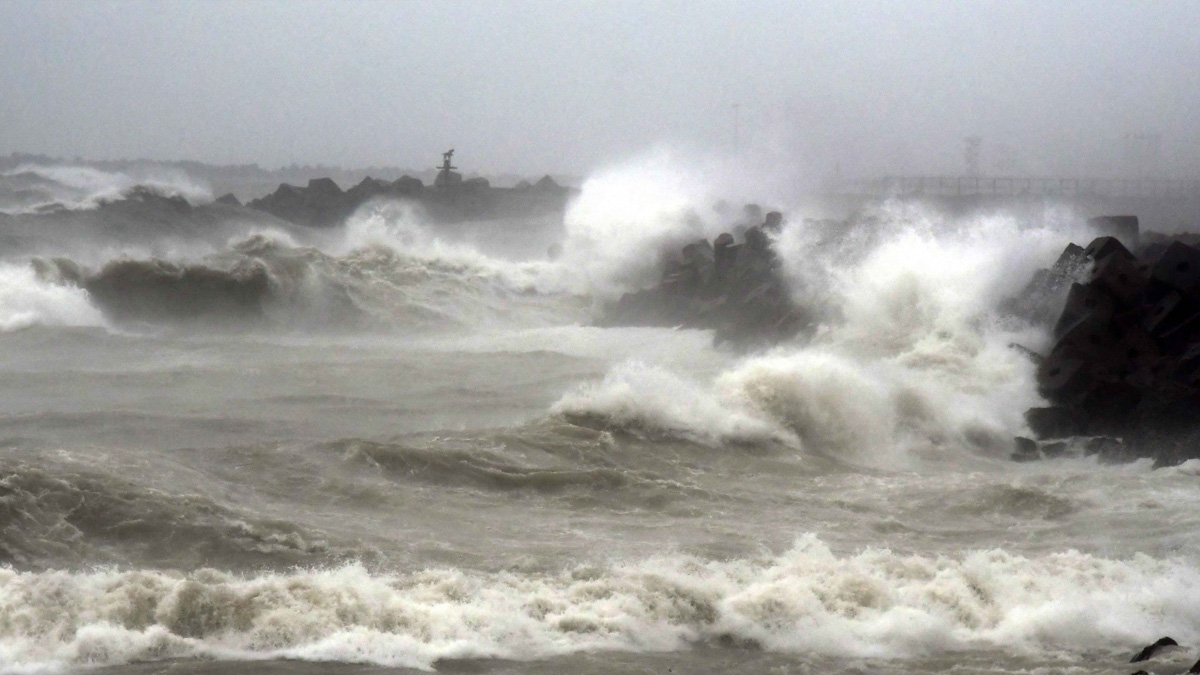 Weather , Cyclone , Tsunami , Cyclone Alert , Tsunami Alert , Cyclonic Storm , Asani , Cyclonic Storm Asani , IMD , Bay of Bengal , Indian Meteorological Department, National Disaster Response Force, NDRF, State Disaster Response Force, SDRF, Visakhapatnam