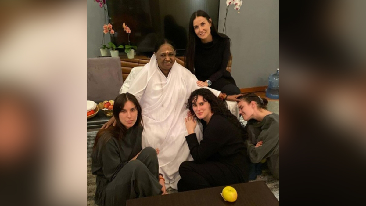 Hollywood, Los Angeles, Actress, Actor, Cinema, Movie, Demi Moore, Mata Amritanandamayi