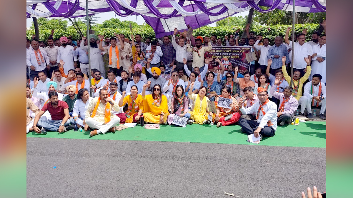 Protest, Agitation, Demonstration, Strike, BJP Punjab President Ashwani Sharma, Mohali DC Office