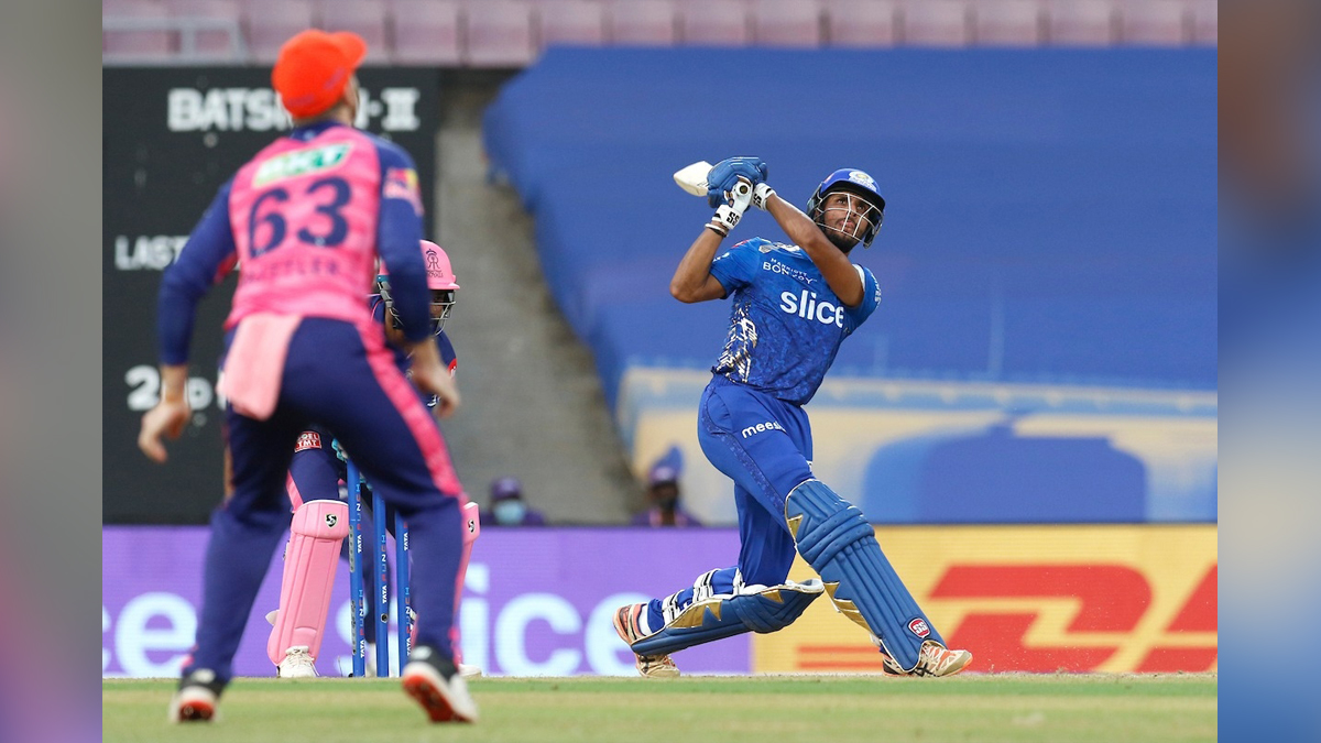 Sports News, Cricket, Cricketer, Player, Bowler, Batsman, Indian Premier League, IPL, IPL 2022, #IPL2022, Mumbai Indians, Tilak Varma, Sunil Gavaskar