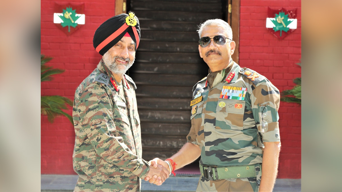 Military, India, Srinagar, Jammu & Kashmir, Lt. General Devendra Pratap Pandey, Lt Gen Amardeep Singh Aujla, Indian Army, GoC Chinar corps