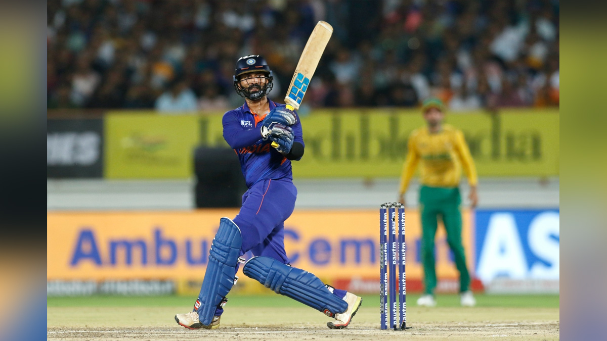 Sports News, Cricket, Cricketer, Player, Bowler, Batsman, Dinesh Karthik, Keshav Maharaj