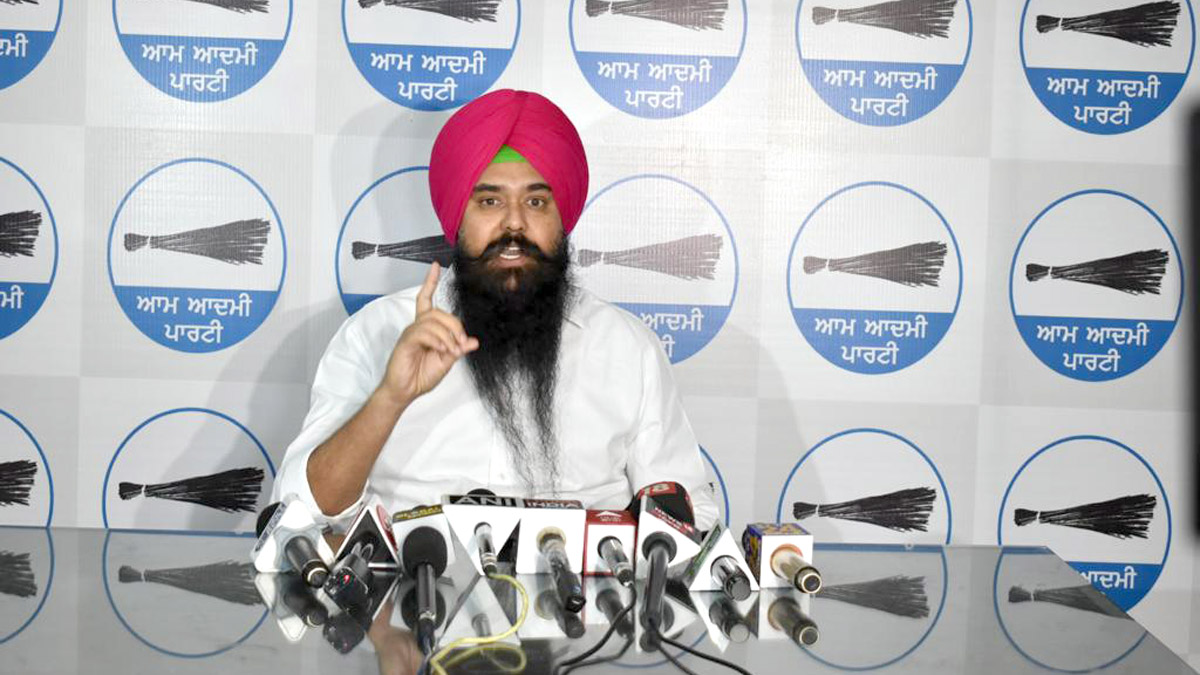 Malwinder Singh Kang, AAP, Aam Aadmi Party, Aam Aadmi Party Punjab, AAP Punjab, DFO Guramanpreet Singh, Punjab Congress chief Raja Warring