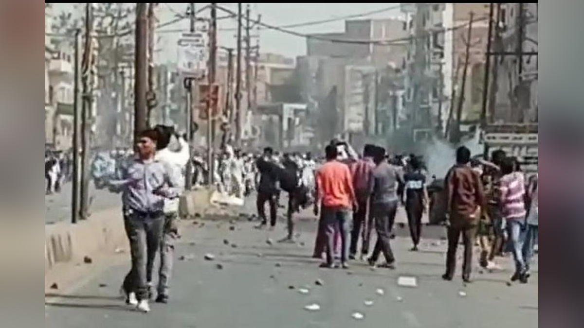 Crime News, Crime News India, Hindu, Muslim, Riots, Jumma, Muslim Stone Pelting, Stone Pelting, Kanpur Protest, Kanpur Violence, Bulldozer
