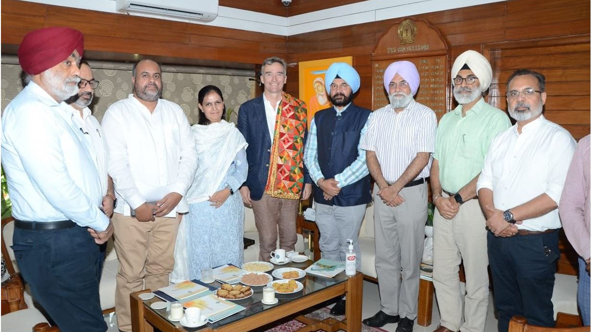 Guru Nanak Dev University Amritsar, Guru Nanak Dev University, Prof. Jaspal Singh Sandhu, GNDU, Amritsar, Alexander Ellis, British High Commissioner, Prof. Jaspal Singh Sandhu, Vice Chancellor presented