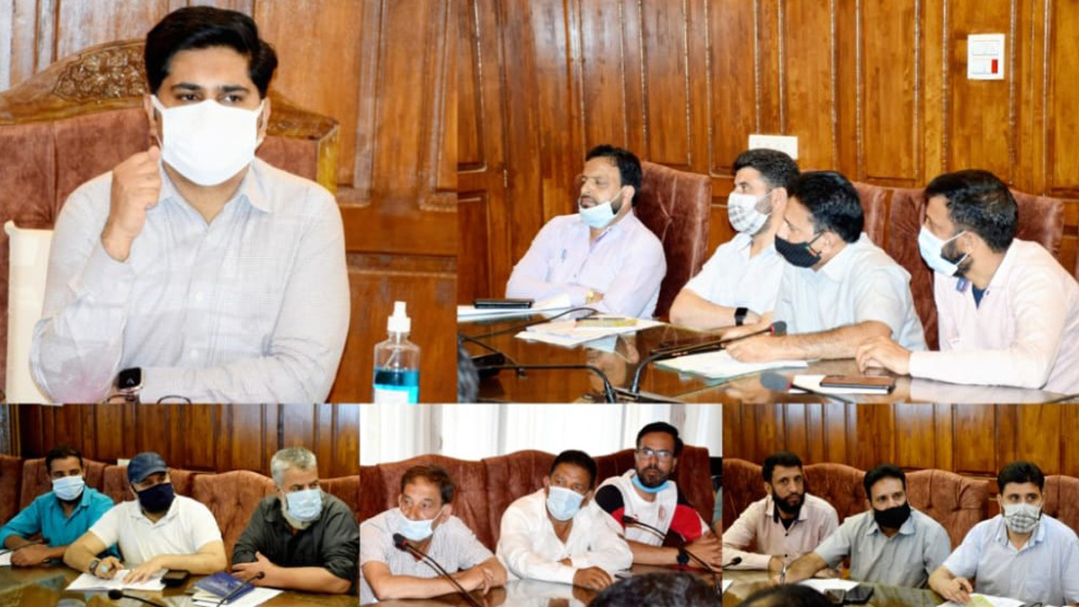 Bandipora, Deputy Commissioner Bandipora, Dr Owais Ahmad, Kashmir, Jammu And Kashmir, Jammu & Kashmir, Har Ghar Jhanda
