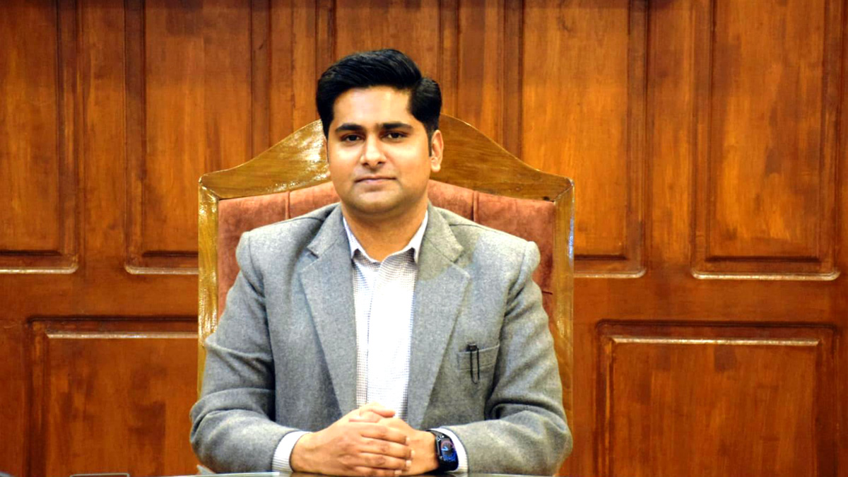 Deputy Commissioner Bandipora, Dr Owais Ahmad, Bandipora, Kashmir, Jammu And Kashmir, Jammu & Kashmir