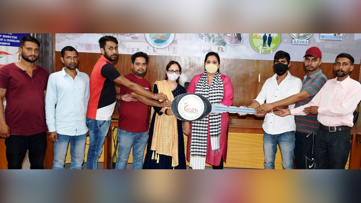 Udhampur, DDC Udhampur, District Development Commissioner Udhampur, Krittika Jyotsna, Kashmir, Jammu And Kashmir, Jammu & Kashmir, District Administration Udhampur, MUMKIN scheme