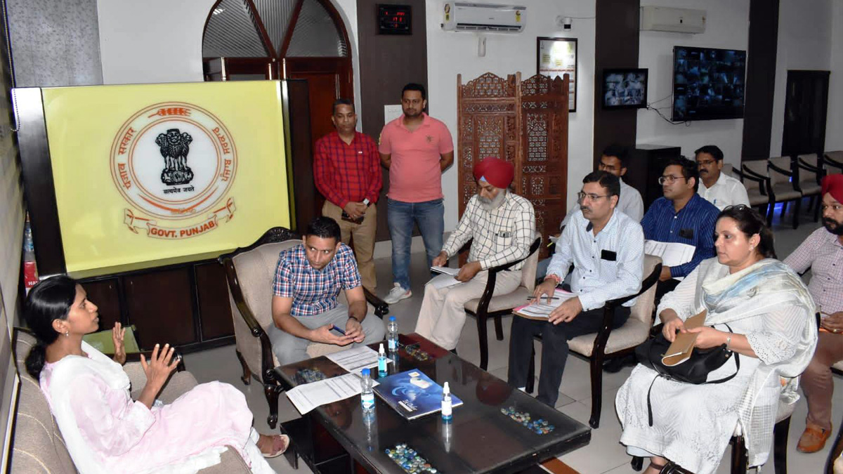 DC Jalandhar, Ghanshyam Thori, Jalandhar, Deputy Commissioner Jalandhar, UIDAI, Unique Identification Authority of India, Bhawna Garg