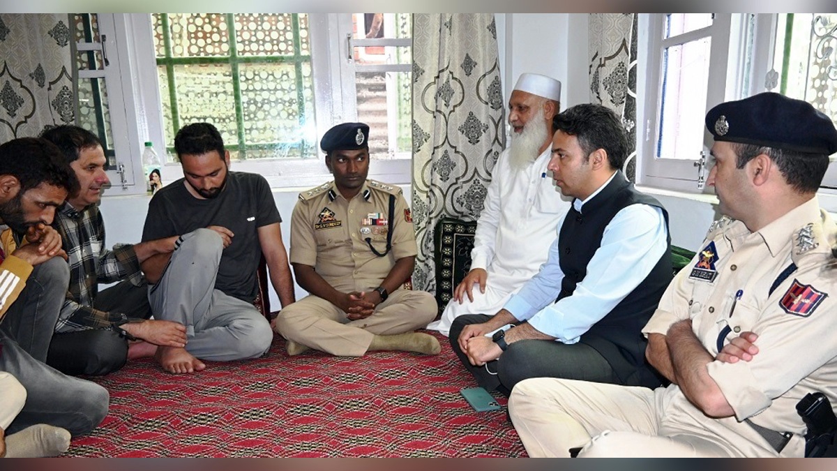 Kulgam, Deputy Commissioner Kulgam, Dr. Bilal Mohi-Ud-Din Bhat, Kashmir, Jammu And Kashmir, Jammu & Kashmir