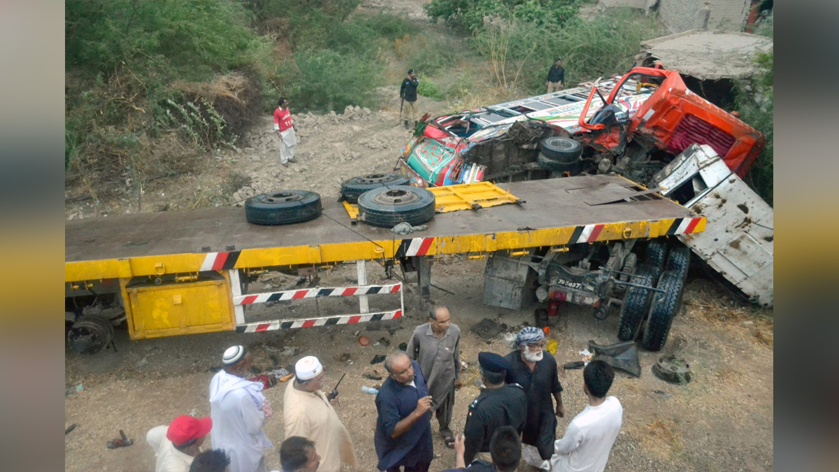 Hadsa World, Accident, Pakistan Accident, Islamabad, Truck Accident Pakistan, Rahim Yar Khan, Rahim Yar Khan City , Rahim Yar Khan City Accident News