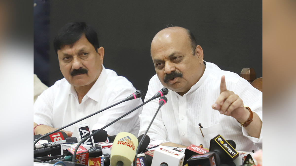 Bengaluru: Karnataka Chief Minister Basavaraj Bommai with State Home Minister Araga Jnanendra addresses a press conference at Vidhana Soudha in Bengaluru on Thursday, July 28, 2022. (Photo: Dhananjay Yadav/IANS)