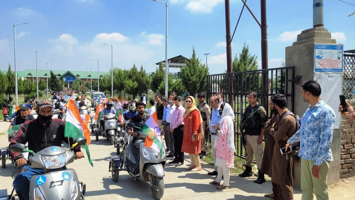Azadi Ka Amrit Mahotsav, 75th Anniversary of Indian Independence, 75th years of Independence, Har ghar Tiranga, Kashmir, Jammu And Kashmir, Jammu & Kashmir, Kashmir Valley, Budgam, Deputy Commissioner Budgam, DC Budgam, Shahbaz Ahmad Mirza