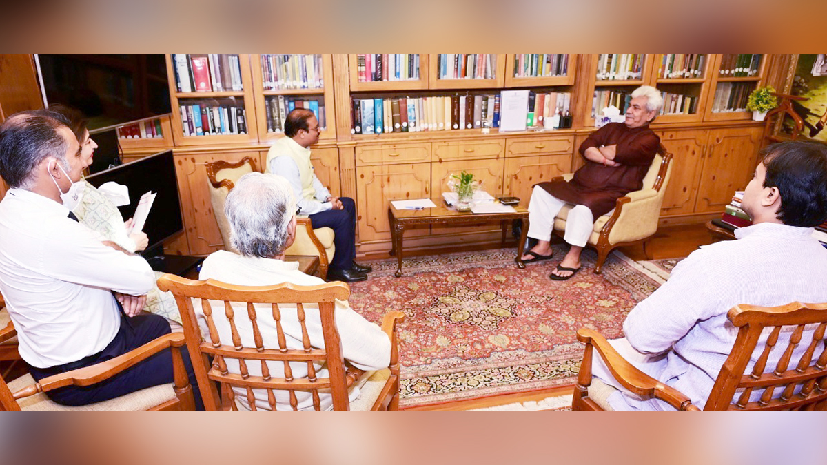 Manoj Sinha, Lieutenant Governor J&K, Raj Bhavan, Jammu, Srinagar, Kashmir, Jammu And Kashmir, Jammu & Kashmir, SPIC MACAY, Rajiv Giri, Dr Kiran Seth, Rashmi Malik, Promotion of Indian Classical Music, Amongst Youth