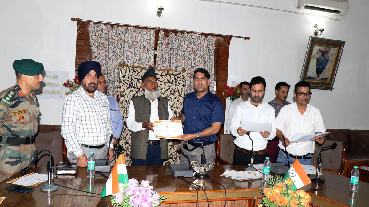 Azadi Ka Amrit Mahotsav, 75th Anniversary of Indian Independence, 75th years of Independence, Har ghar Tiranga, Kashmir, Jammu And Kashmir, Jammu & Kashmir, Kashmir Valley, Srinagar, Deputy Commissioner Srinagar, Mohammad Aijaz Asad