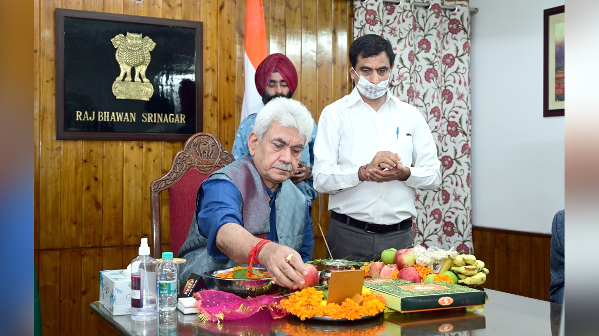 Manoj Sinha, Lieutenant Governor J&K, Raj Bhavan, Jammu, Srinagar, Kashmir, Jammu And Kashmir, Jammu & Kashmir, Shri Amarnath Ji Yatra, Shri Amarnathji Yatra 2022, Amarnathji Yatra, Amarnathji Yatra 2022, Shri Amarnath Ji Pilgrimage, Shri Amarnathji Shrine Board, SASB, SANJY-2022, Samapan Pooja