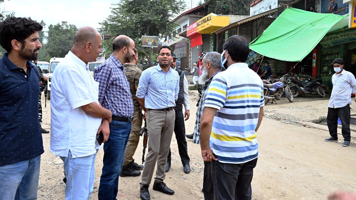 Shopian, DDC Shopian, District Development Commissioner Shopian, Sachin Kumar Vaishya, Kashmir, Jammu And Kashmir, Jammu & Kashmir, District Administration Shopian