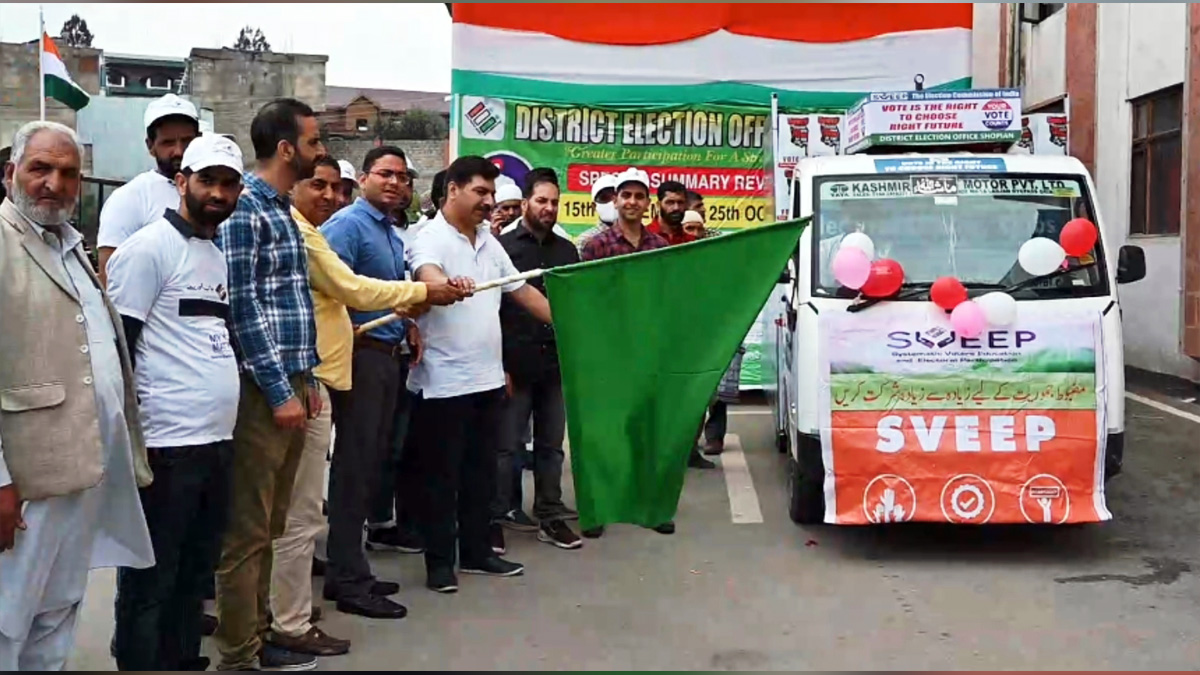 Shopian, DDC Shopian, District Development Commissioner Shopian, Sachin Kumar Vaishya, Kashmir, Jammu And Kashmir, Jammu & Kashmir, District Election Officer, DEO