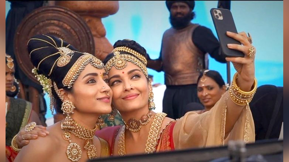 Trisha Krishnan poses with Aishwarya Rai Bachchan on 'Ponniyin Selvan' set  - Daily 24x7 News