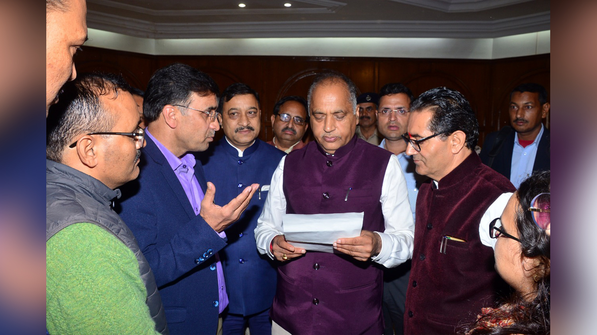 Delegation of Revenue Officers Association calls on Jai Ram Thakur