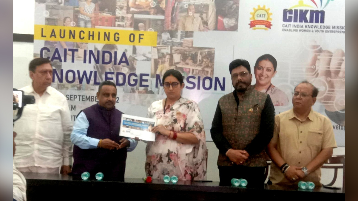 Smriti Irani, Smriti Zubin Irani, BJP, Bharatiya Janata Party, Union Textile Minister, Confederation of All India Traders, CAIT