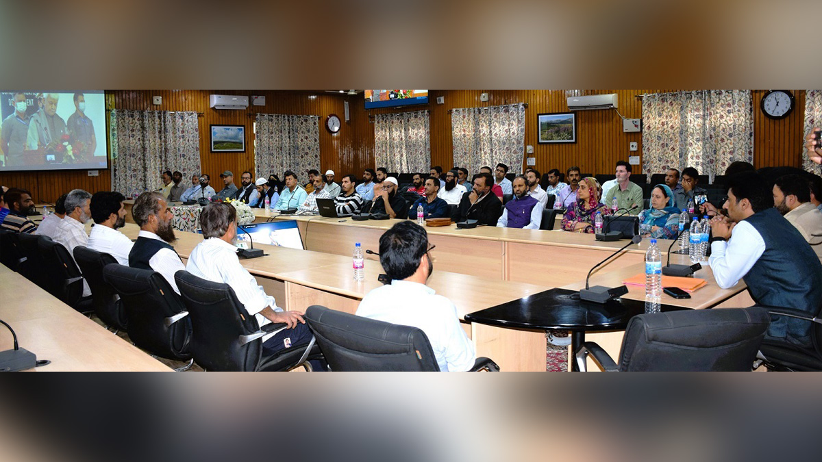 Budgam, Deputy Commissioner Budgam, DC Budgam, S F Hamid, Kashmir, Jammu And Kashmir, Jammu & Kashmir, Dr Nasir Ahmad, Teachers Day