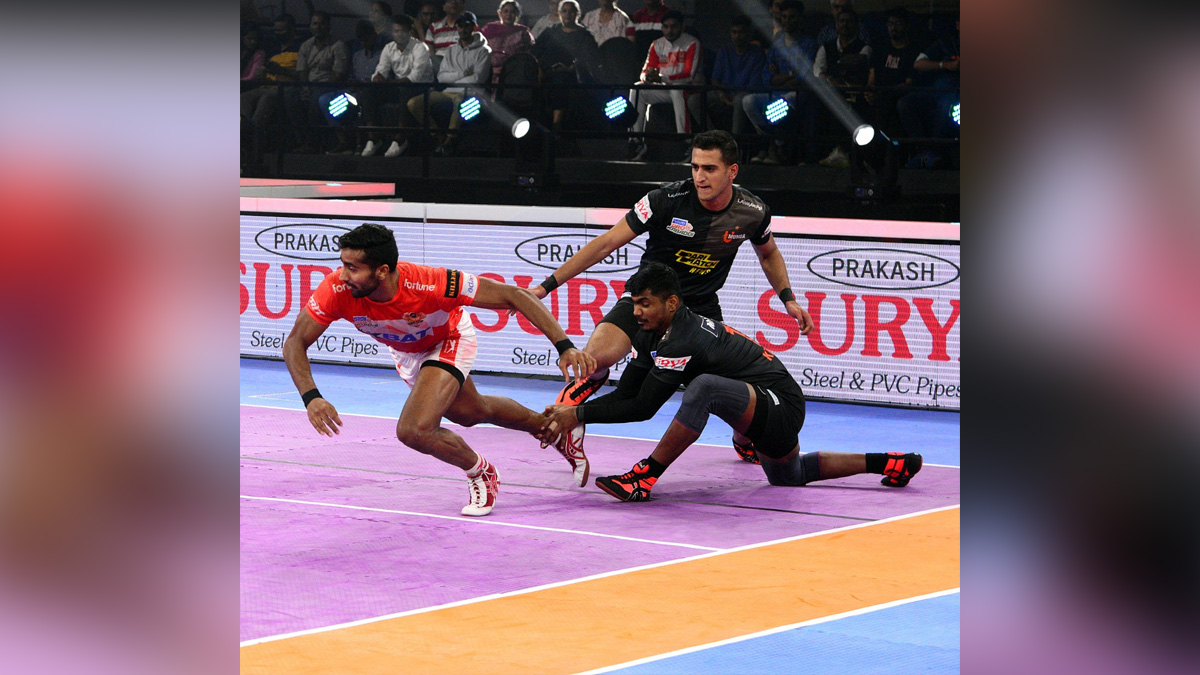 Sports News, Kabaddi, Kabaddi Player, Guman Singh, Heidarali Ekrami, U Mumba, Gujarat Giants, U Mumba Vs Gujarat Giants, Pro Kabaddi League, Pro Kabaddi League Season 9, PKL, PKL 9