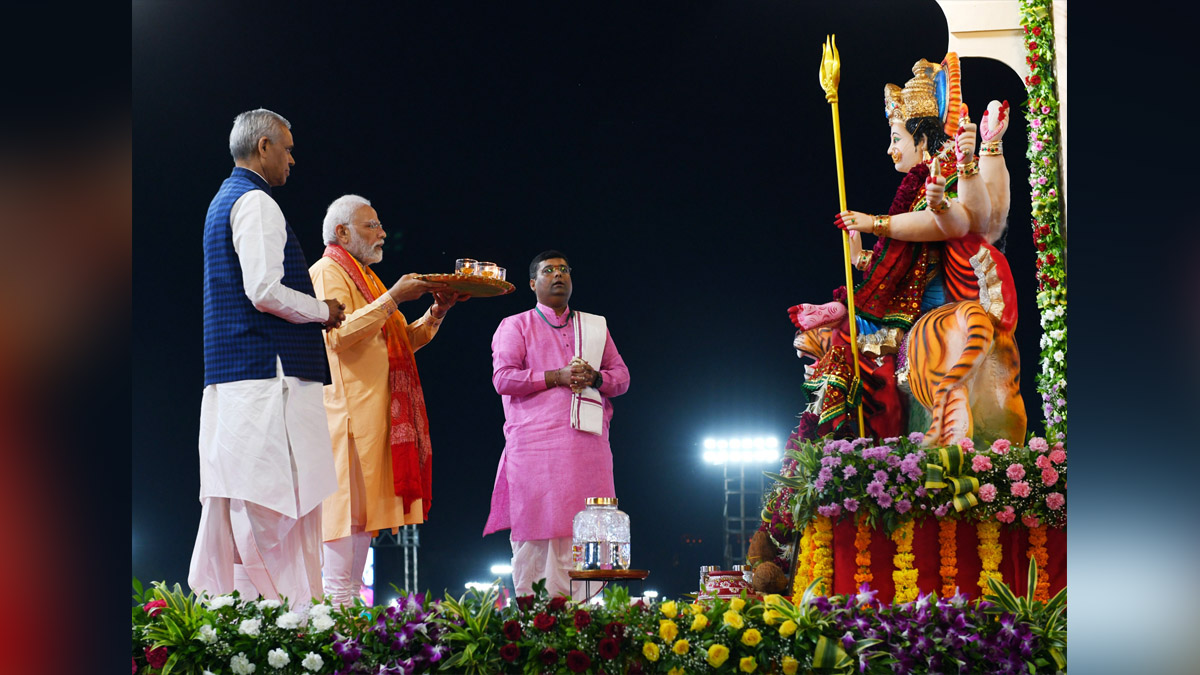 Narendra Modi, Modi, BJP, Bharatiya Janata Party, Prime Minister of India, Prime Minister, Narendra Damodardas Modi, Bhupendra Patel, Ahmedabad, Gujarat, Acharya Devvrat, Navratri Celebration