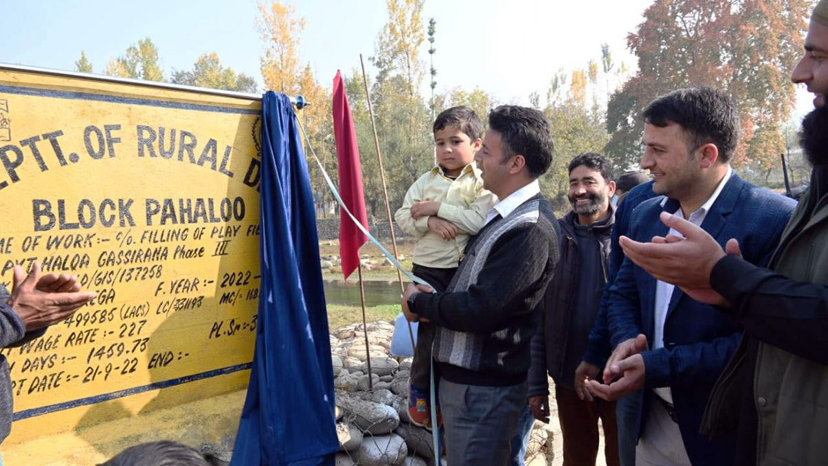 Kulgam, Deputy Commissioner Kulgam, Dr. Bilal Mohi-Ud-Din Bhat, Kashmir, Jammu And Kashmir, Jammu & Kashmir, District Administration Kulgam, Back to Village, Back to Village 4, B2V4 programme, B2V4, B2V Phase-IV, Back to Village Phase 4th, Back to Village Phase 4th programme