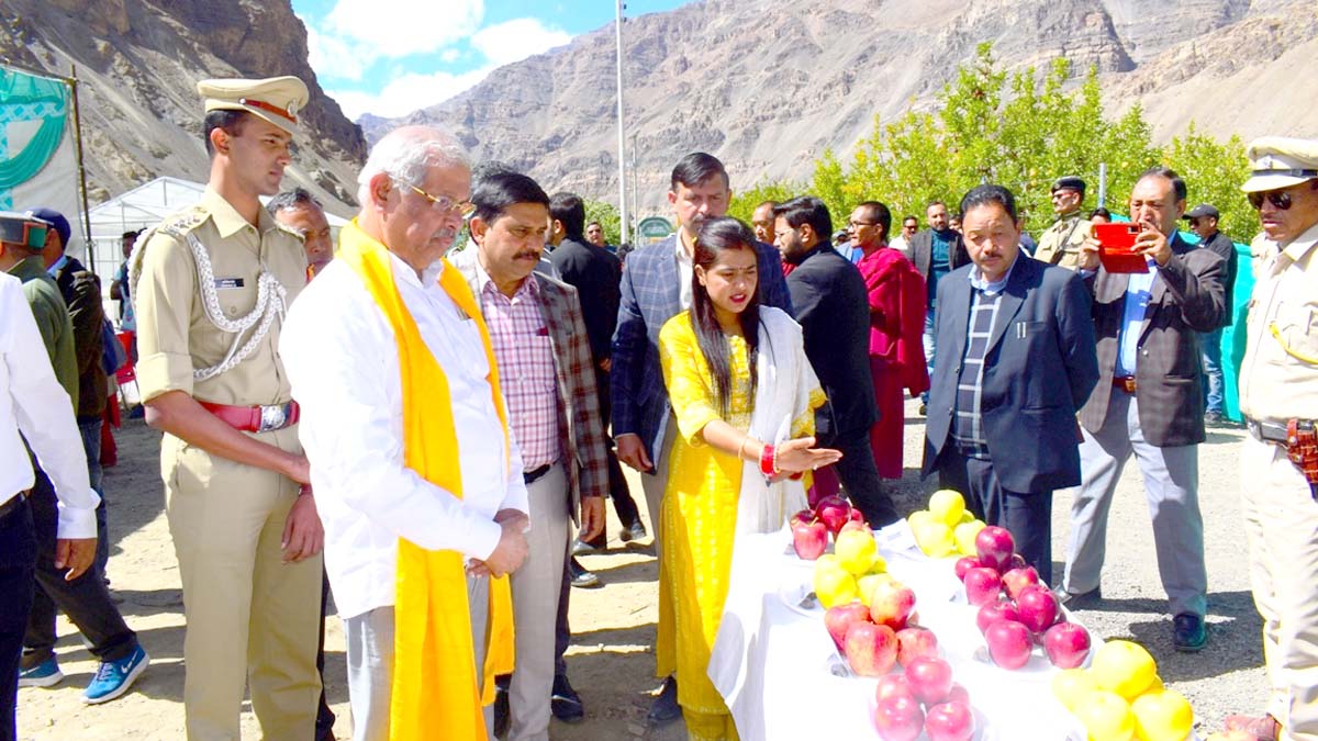 Rajendra Vishwanath Arlekar, Himachal Pradesh, Himachal, Bharatiya Janata Party, BJP, BJP Himachal, Shimla, Raj Bhawan, Apple Day and Kisan Mela, Krishi Vigyan Kendra, Tabo