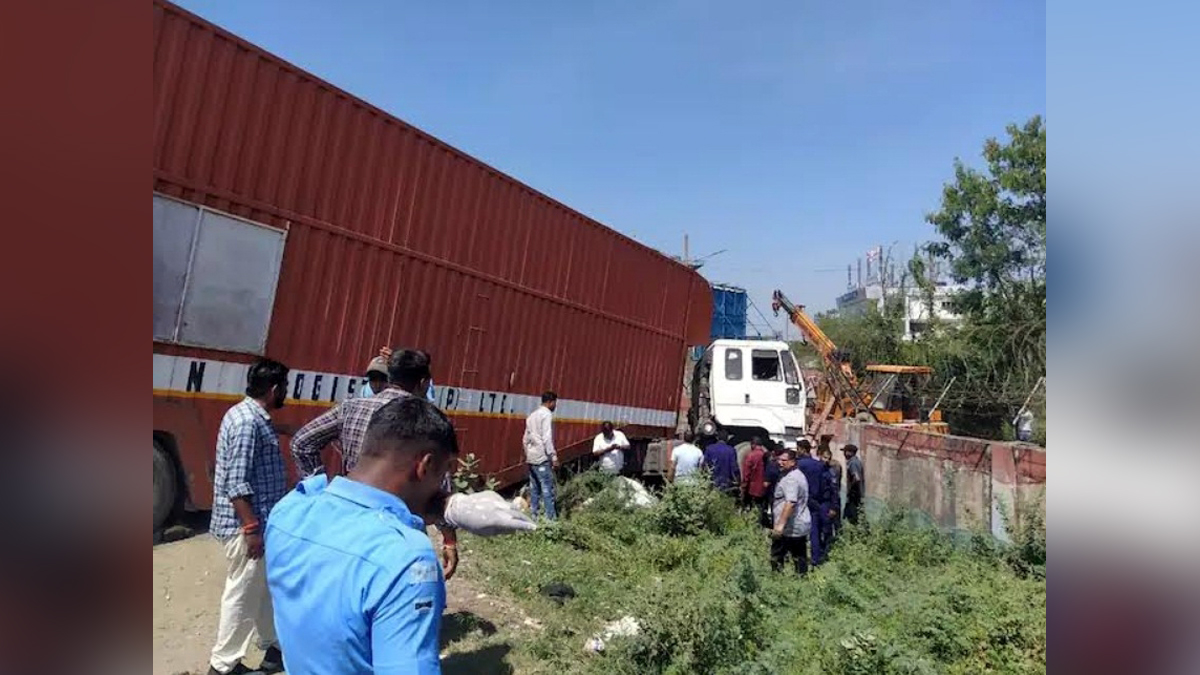 Hadsa India, Hadsa, Vadodara, Accident, Road Accident, Heavy Commercial Vehicle, HMV