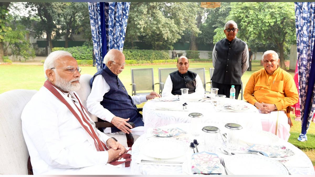 Narendra Modi, Modi, BJP, Bharatiya Janata Party, Prime Minister of India, Prime Minister, Narendra Damodardas Modi, Rajnath Singh, Union Defence Minister, LK Advani, LK Advani Birthday, LK Advani 95th Birthday