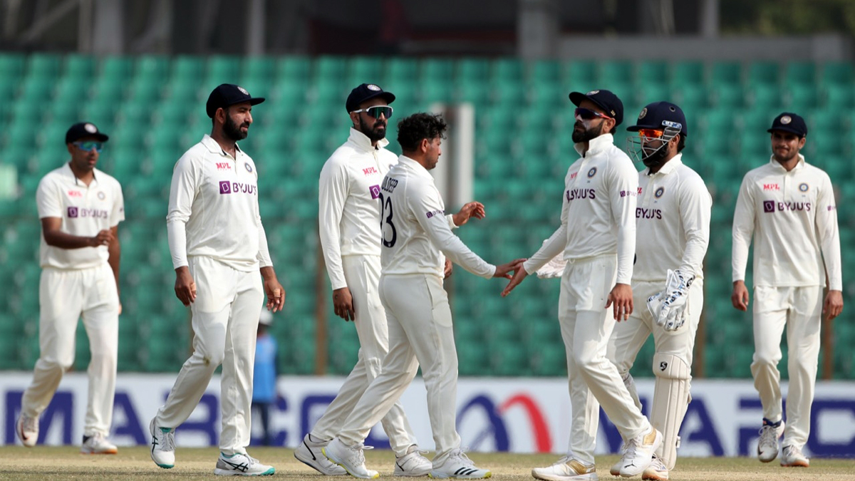 Sports News, Cricket, Cricketer, Player, Bowler, Batsman, IND VS BAN, India, Bangladesh, India Vs Bangladesh, Test Series 1st Test, Kuldeep Yadav, Axar Patel, Mohammed Siraj