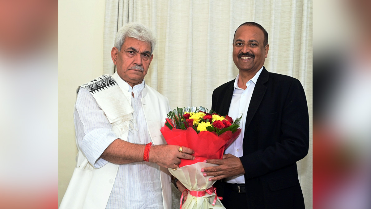 Manoj Sinha, Lieutenant Governor J&K, Raj Bhavan, Jammu, Srinagar, Kashmir, Jammu And Kashmir, Jammu & Kashmir, Tapan Singhel, Managing Director & CEO, Bajaj Allianz General Insurance
