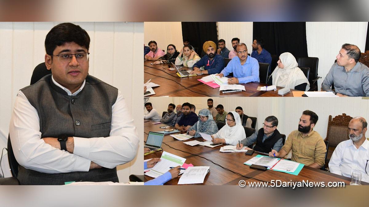 Jatin Kishore, Ganderbal, Deputy Commissioner Ganderbal, Kashmir, Jammu And Kashmir, Jammu, District Administration Ganderbal, District Grievance Redressal Committee, DGRC, Ayushman Bharat Pradhan Mantri Jan Arogya Yojana, ABPMJAY