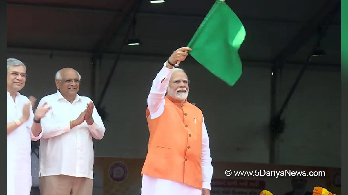 Narendra Modi, Modi, BJP, Bharatiya Janata Party, Prime Minister of India, Prime Minister, Narendra Modi Vadodara, Narendra Modi Vadodara Gujarat, Sindoor Samman Yatra, Loco Manufacturing Shop Rolling Stock Workshop