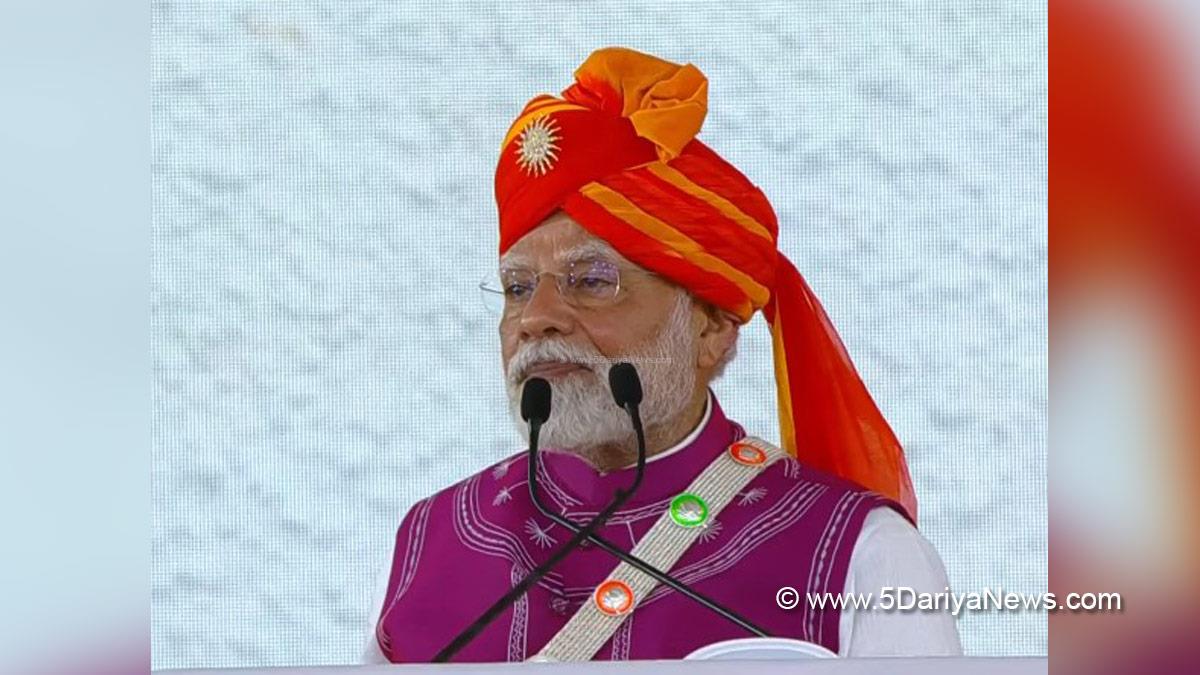 Narendra Modi, Modi, BJP, Bharatiya Janata Party, Prime Minister of India, Prime Minister, Narendra Modi Vadodara, Narendra Modi Vadodara Gujarat, Sindoor Samman Yatra, Loco Manufacturing Shop Rolling Stock Workshop