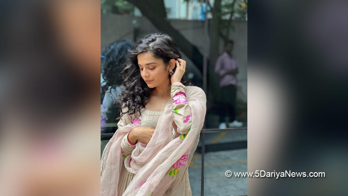 Tollywood, Entertainment, Actor, Actress, Cinema, Movie, Telugu Films, Mithila Palkar, Oho Enthan Baby, Natchathira