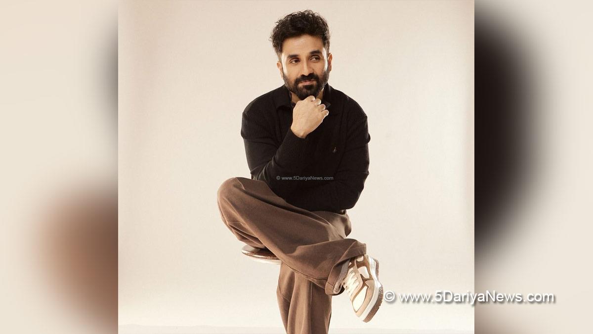 Bollywood, Vir Das, Emmy Award Winner Vir Das, Vir Das Fool Volume, Vir Das Two Indians, Vir Das Netflix, Vir Das Netflix Show