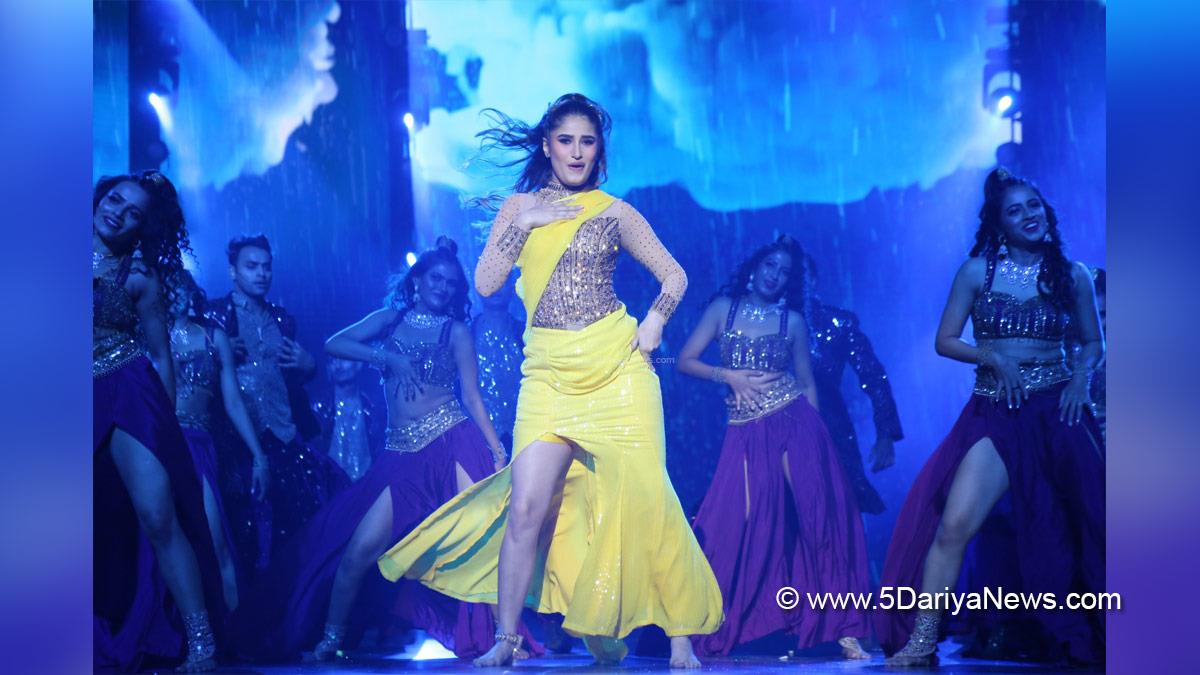 Bollywood, Rasha Thadani, Rasha Thadani Zee Cine Awards 2025, Zee Cine Awards 2025, Zee Cine Awards, Madhuri Dixit, Ravi Tandon, Raveena Tandon