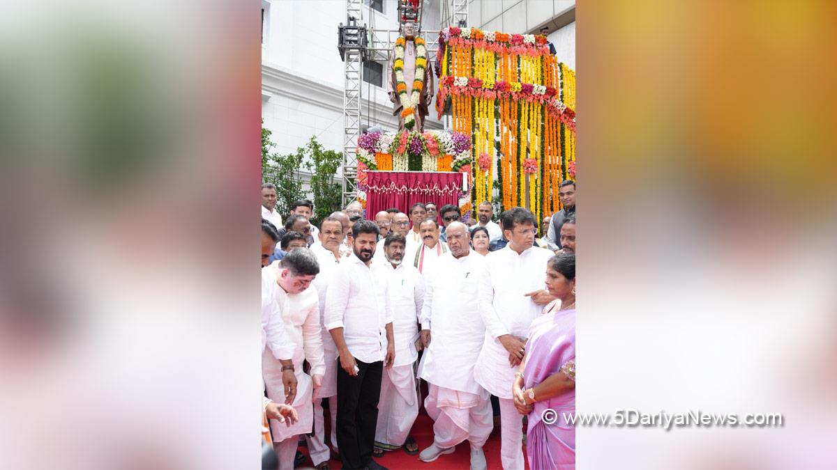 Mallikarjun Kharge, A Revanth Reddy, Anumula Revanth Reddy, Revanth Reddy, Telangana, Chief Minister of Telangana, Indian National Congress, Congress, All India Congress Committee