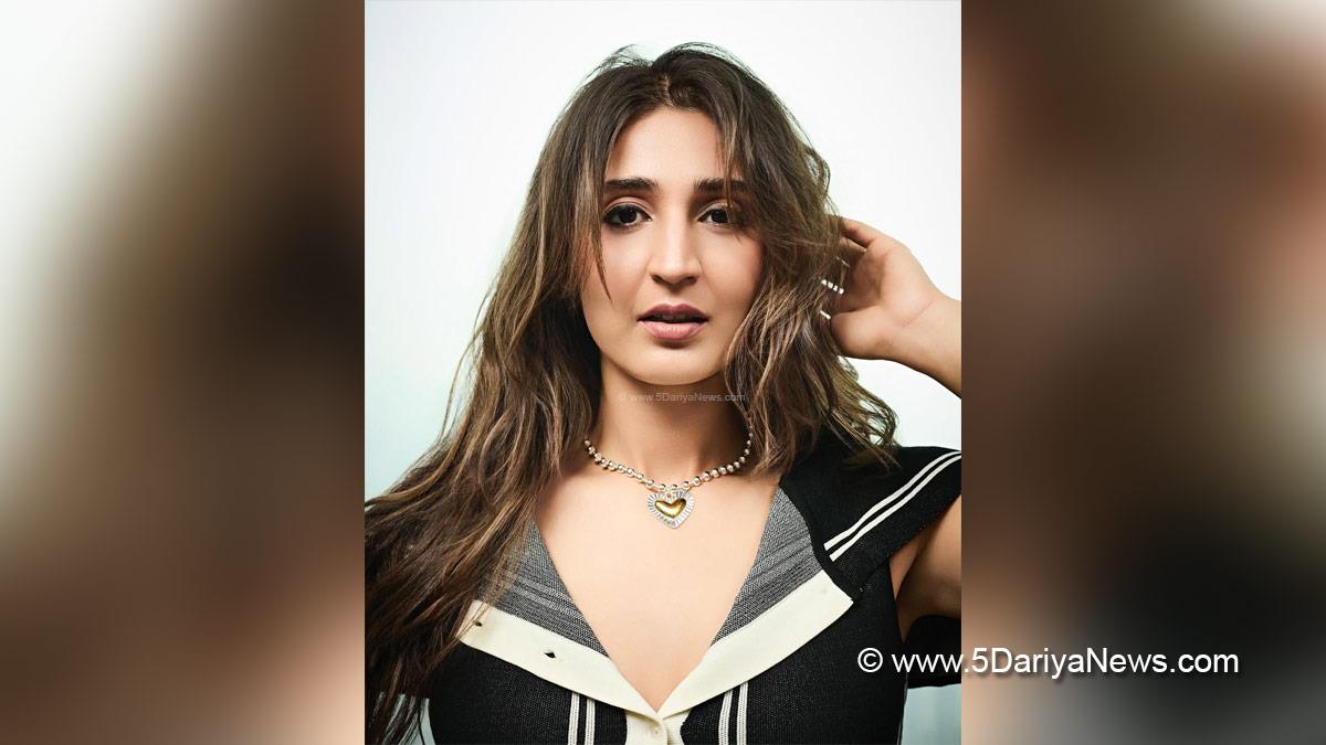 Music, Dhvani Bhanushali, Dhvani Bhanushali Songs, Dhvani Bhanushali New Song, Dhvani Bhanushali Psycho Saiyaan, Psycho Saiyaan, Psycho Saiyaan Song