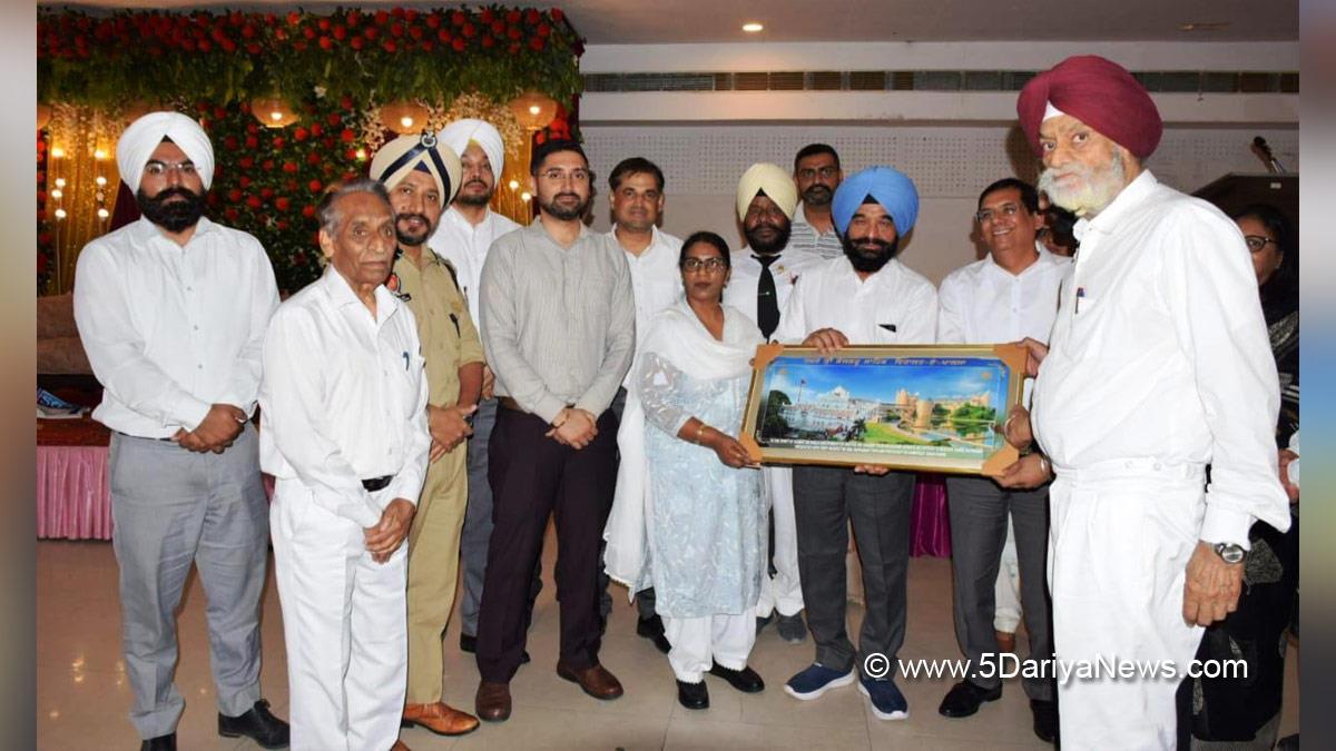 Varjeet Walia, DC Ropar, Deputy Commissioner Ropar, Rupnagar, Ropar, Gulneet Singh Khurana, SSP Gulneet Singh Khurana
